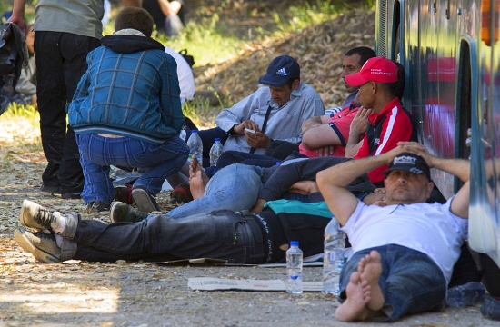 Number of stranded migrants on Lesvos falls under 3,000 for the first time