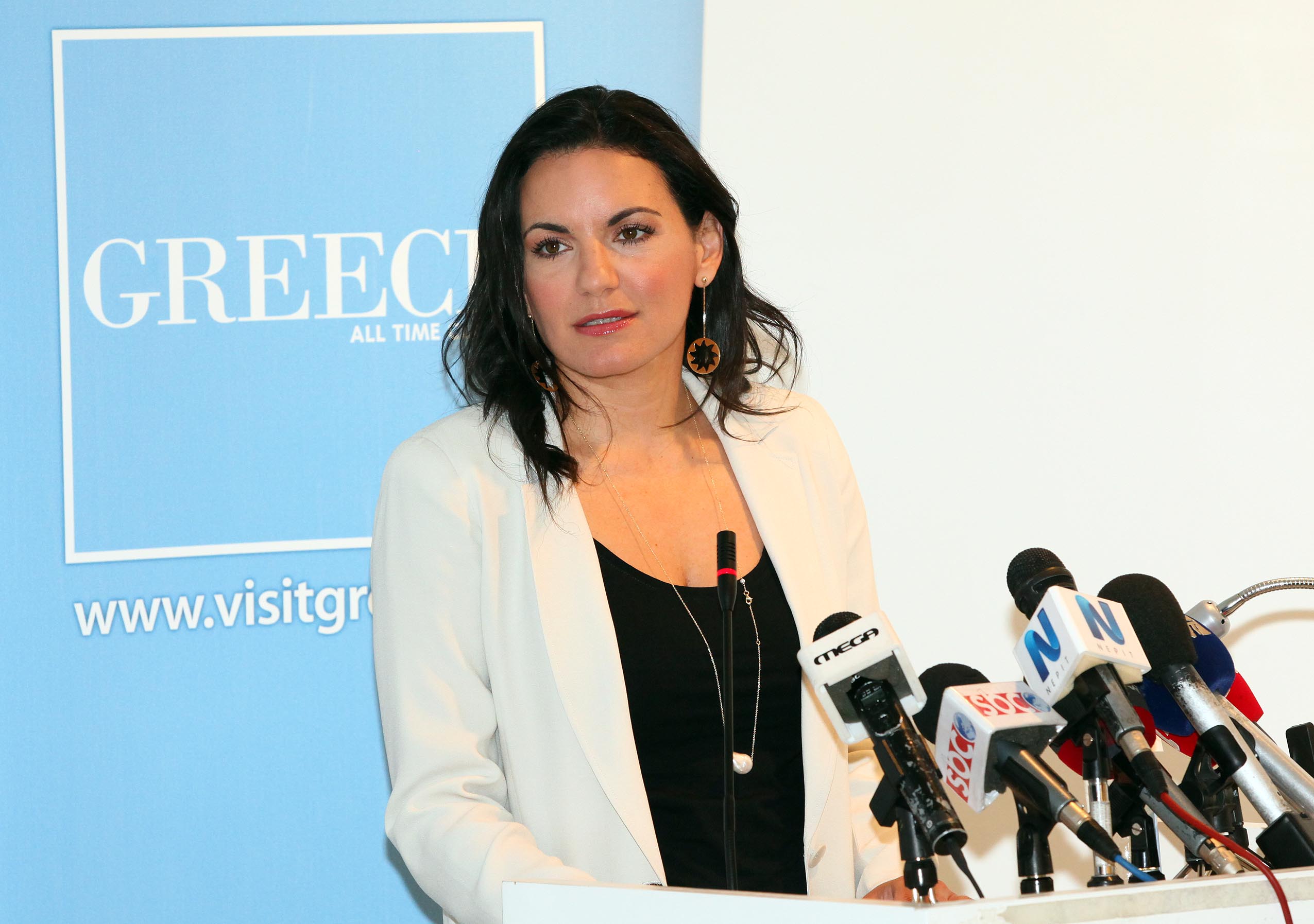 Olga Kefalogianni to Haris Doukas: Remove offensive graffiti against Israelis on the streets