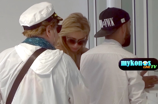 Paris Hilton arrives unexpected in Mykonos (video)