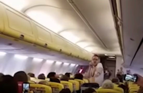 Ryanair flight attendant dancing to Britney Spears' Toxic goes viral