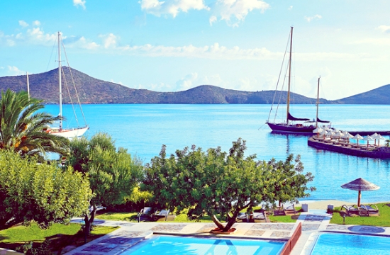 3 Greek hotels among top-10 "luxe for less" family resorts where kids stay free