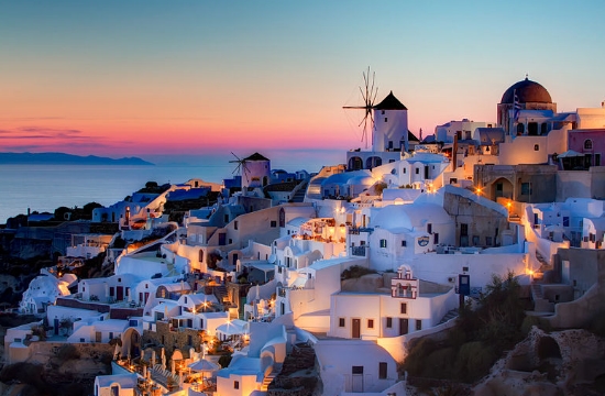 Bank of Greece: French and Germans boosted tourism arrivals and receipts in first 4 months