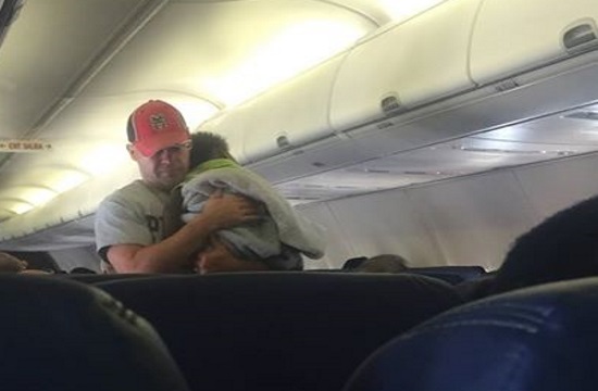 Stranger helps pregnant mom calm noisy baby on Southwest Airlines flight