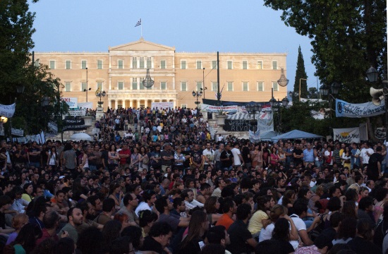 Greek public sector to hold 24-hour strike against pension reform