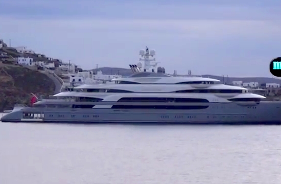 Impressive Ocean Victory luxury yacht docks in Mykonos (video)