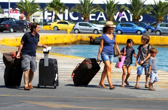 Greek travel receipts drop 9.2% in August despite foreign arrivals rise by 1.8%