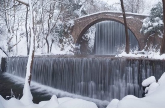 Spectacular snow-covered scenery in Greece (video)