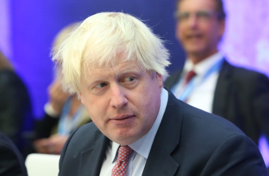 Outgoing British Premier Boris Johnson continues Greek holidays (video)