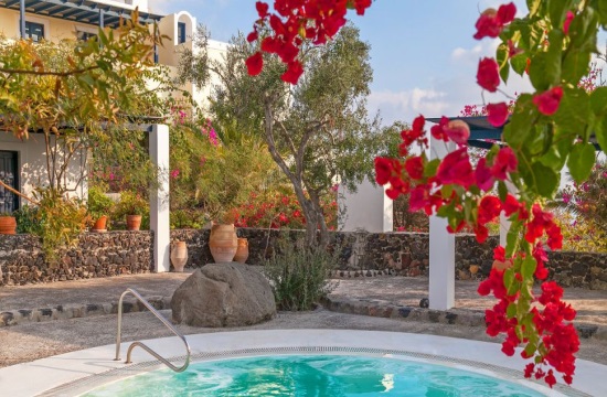 Vedema Luxury Resort in Santorini, Greece best romantic hotel in the world (video)