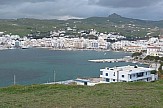 Arrest on the Greek island of Tinos for illegal occupation of public beach space