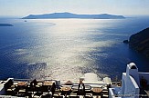 Australian model Isabelle Mathers vacations on Greek island of Santorini