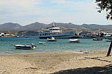 Awesome footage of ferry docking in harsh conditions in Milos island