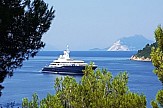 Qatar sheikh super-luxury yacht moors at Skiathos island in Greece (video)