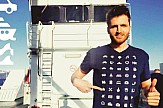 Smart t-shirt allows travelers to communicate in all languages