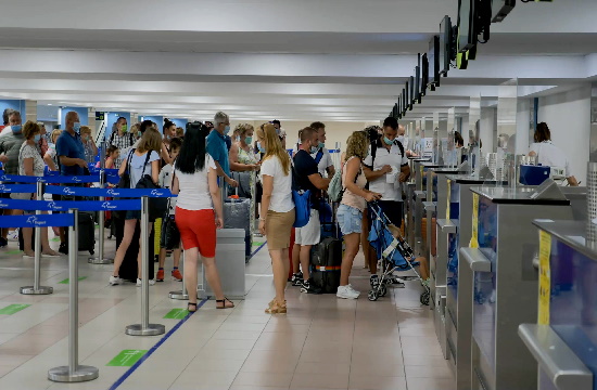 Ελληνικός τουρισμός 2022| Στο 90,6% της επιβατικής κίνησης του α' εξαμήνου του 2019 η κίνηση φέτος