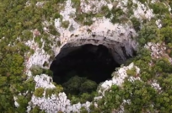 Βίντεο: Η μυστηριώδης τρύπα στη Μεσσηνία