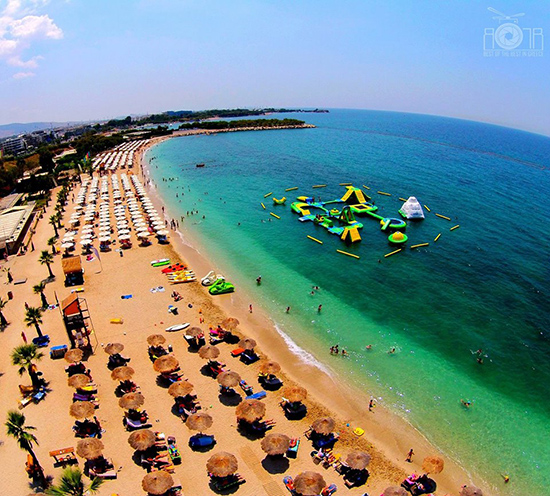 Το Bolivar Beach Bar συστήνει στους τουρίστες το ελληνικό καλοκαίρι