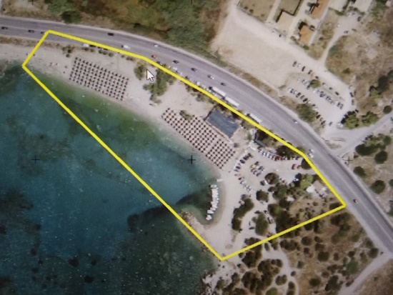 Kατεδάφιση αυθαιρέτου σε παραλία του Λαγονησίου - Αλλαγή χρήσης από ξενοδοχείο σε μονάδα ηλικιωμένων