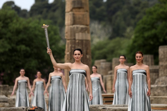 Η Αρχαία Ολυμπία άναψε τη φλόγα της Ειρήνης και της Εκεχειρίας
