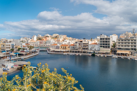 Άγιος Νικόλαος: Το κοσμοπολίτικο στολίδι της Κρήτης με τη μυθική λίμνη