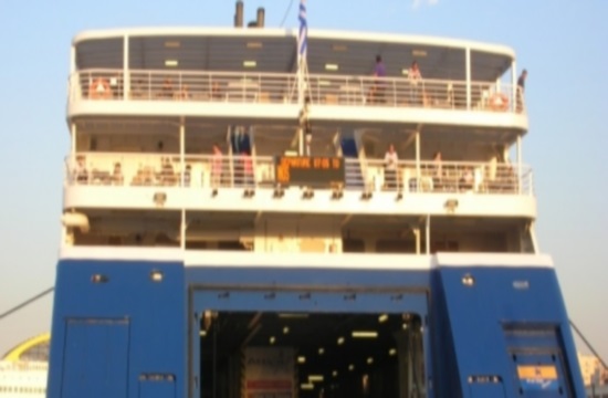 Μεταφορά επιβατών του Super Ferry εξαιτίας βλάβης