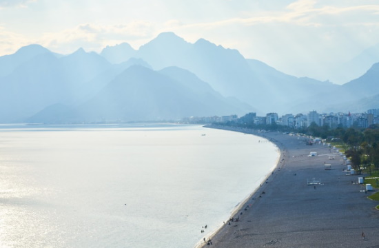 Πώς θα λειτουργήσει διάσημη παραλία της Αττάλειας – Διαχωριστικά και ζώνες για κοινωνική αποστασιοποίηση