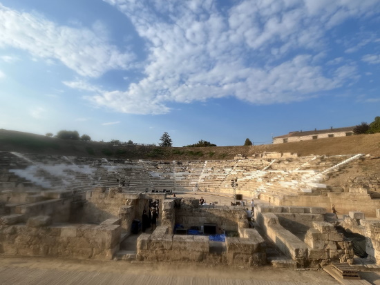 Υπ. Πολιτισμού | Θεατές μετά από 22 αιώνες στο Αρχαίο Θέατρο Λάρισας