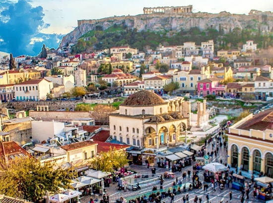 Ελληνικός τουρισμός: Μείωση της εποχικότητας από το 2019 δείχνει η ETC - Πώς κινήθηκαν οι 4 μεγάλες αγορές