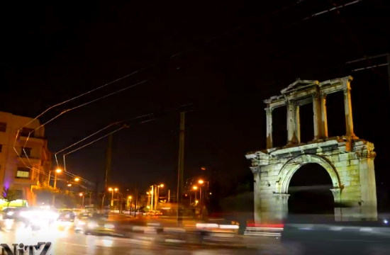 H νυχτερινή Αθήνα σε timelapse - η πόλη που δεν κοιμάται ποτέ