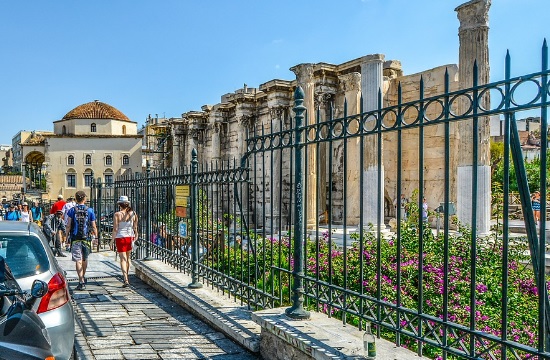 Ελληνικός τουρισμός 2023 | Σημαντική αύξηση εισπράξεων και αφίξεων το α' 4μηνο, μείωση της μέσης δαπάνης κατά 9,6%