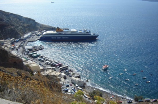 Σε κατάσταση εκτάκτου ανάγκης το λιμάνι Αθηνιού στη Σαντορίνη