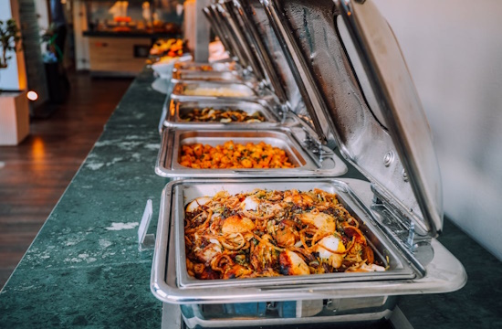 Ξενοδοχεία: «Μάχη» για το food waste στον πρωινό μπουφέ – Τι αλλάζουν οι μεγάλες αλυσίδες