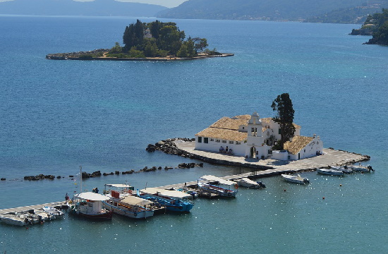 Άδειες για 2 πλωτές εξέδρες στην Κέρκυρα