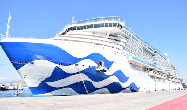 Ο ΟΛΠ υποδέχθηκε το νέο κρουαζιερόπλοιο Sun Princess στο λιμάνι του Πειραιά