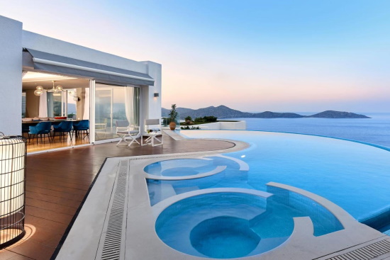 Η Everty αγόρασε το πολυτελές Elounda Gulf Villas