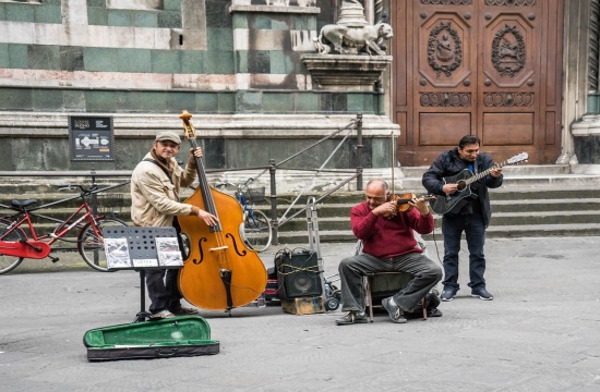 Η Φλωρεντία απαγορεύει στους τουρίστες να τρώνε στους δρόμους