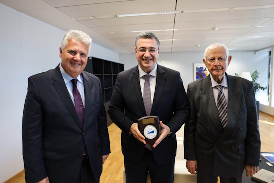 Συνάντηση Εφοπλιστών Κρουαζιεροπλοίων με τον κ.Τζιτζικώστα