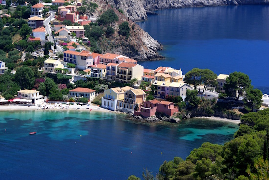 Ελληνικός τουρισμός 2023 | 20,5 δισ. ευρώ οι εισπράξεις, 32,7 εκατ. οι αφίξεις