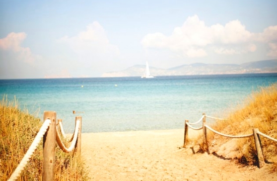CNT: Ονειρικές διακοπές τον Σεπτέμβριο - Kέρκυρα και Σαντορίνη στο top 10 των παγκόσμιων προορισμών