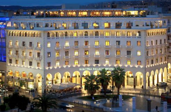Electra Palace | Δωρεά στο Δήμο Θεσσαλονίκης του Χριστουγεννιάτικου διάκοσμου μπροστά στο ξενοδοχείο