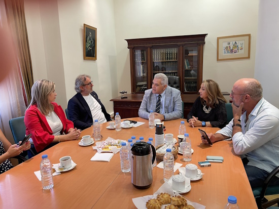 Ο Πρόεδρος του Επιμελητηρίου Ιωαννίνων στο Επιμελητήριο Ηρακλείου- Αίτημα για αεροπορική σύνδεση