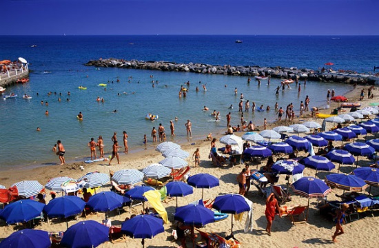 Λιγότερες διακοπές με λιγότερα χρήματα κάνουν οι Ιταλοί