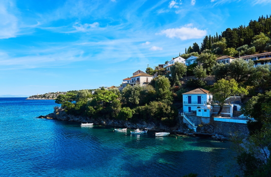 Booking.com: Αυτό το ελληνικό νησί είναι στα 7 top στον κόσμο για συνδυαστικές διακοπές παραλίας και βουνού
