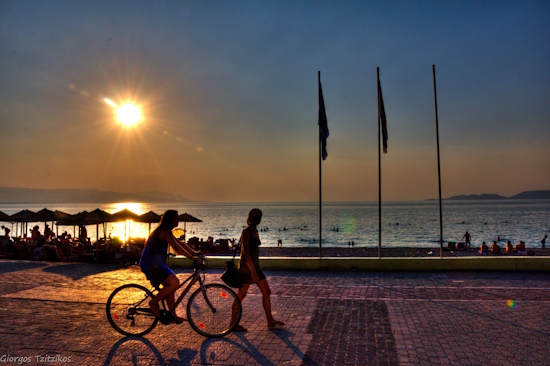Ενισχύσεις για προσβάσιμες παραλίες σε Κόρινθο, Κύμη και Ρέθυμνο