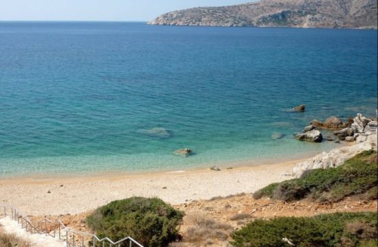 Πέντε καταγάλανες παραλίες για να κάνεις μπάνιο δίπλα στην Αθήνα