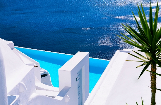 Travel + Leisure: 4 ξενοδοχεία από τη Σαντορίνη στα καλύτερα της Ευρώπης για το 2023
