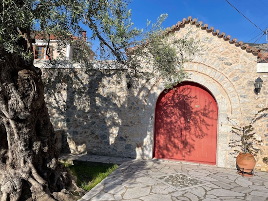 Θησαυροί της Αρκαδικής Ριβιέρας: Ταξίδι στο Παράλιο Άστρος και το Λεωνίδιο