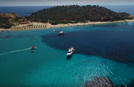 Ουρανούπολη - Δρένια: Διακοπές με σκάφος στην... Καραϊβική της Χαλκιδικής
