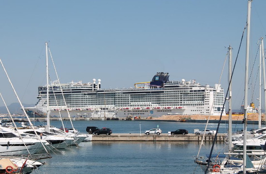 Το μεγαλύτερο κρουαζιερόπλοιο του κόσμου "έπνιξε" στον καπνό την Πάλμα – Έντονες διαμαρτυρίες των κατοίκων