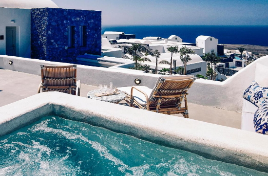 Booking.com: Αυτή η πισίνα ξενοδοχείου στην Ελλάδα είναι στις 9 καλύτερες πολυτελείας στον κόσμο!